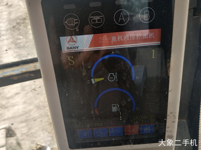 三一重工 SY215C 挖掘机