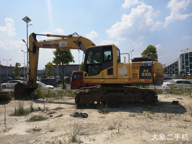 小松 PC200-8 挖掘机