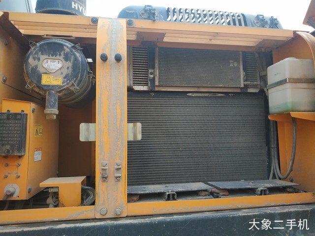 现代 R215LVS 挖掘机