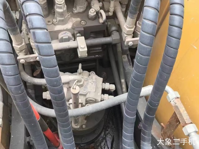 山东临工 LG6135E 挖掘机
