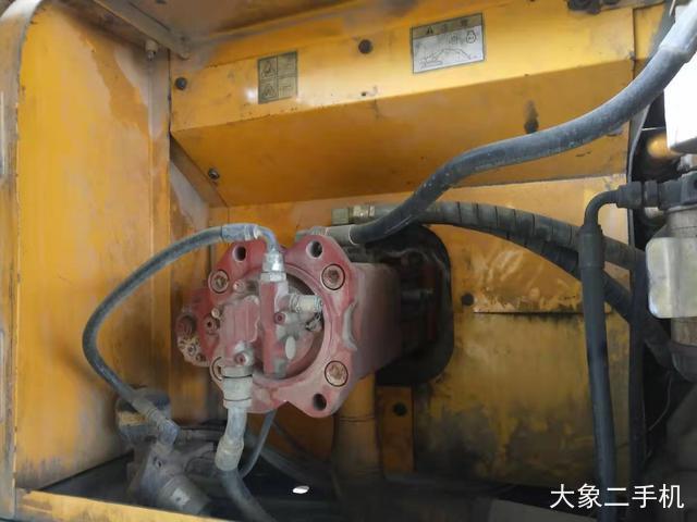 现代 R215-7 挖掘机