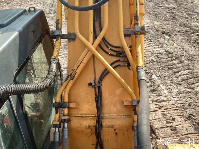 现代 R335LC-7 挖掘机