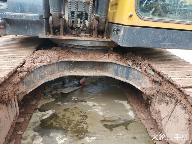 徐工 XE150D 挖掘机