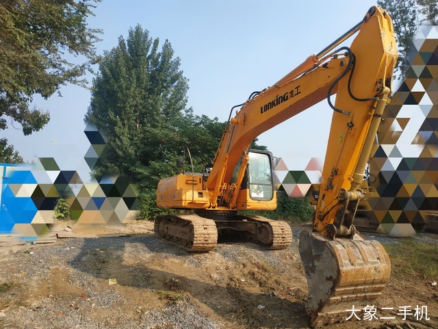 龙工 LG6215 挖掘机