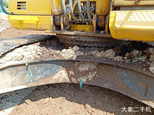 小松 PC240LC-8M0 挖掘机