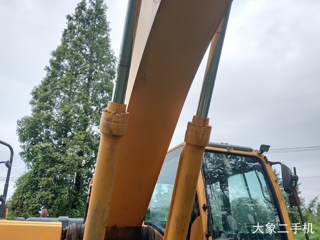 现代 R305LC-9 挖掘机