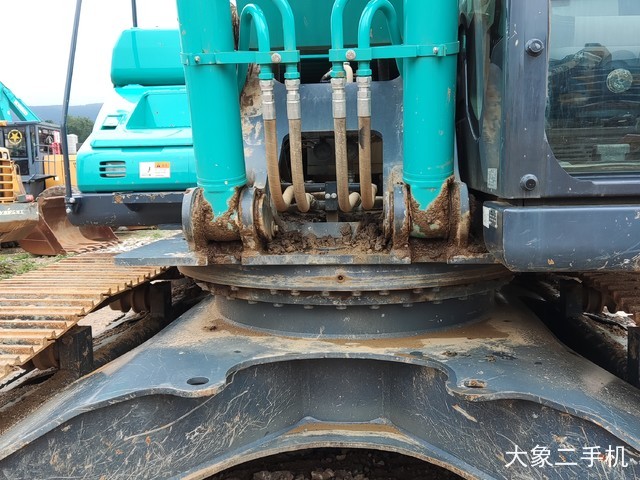 神钢 PC240LC-8 挖掘机