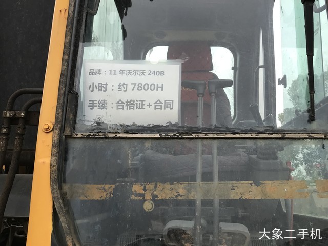 沃尔沃 EC240B 挖掘机