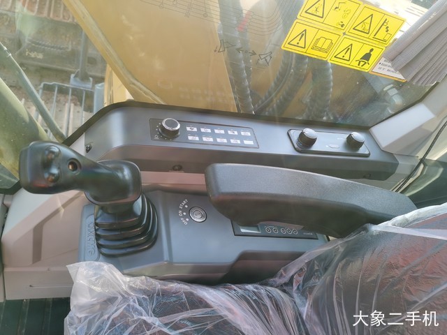 徐工 XE75D 挖掘机