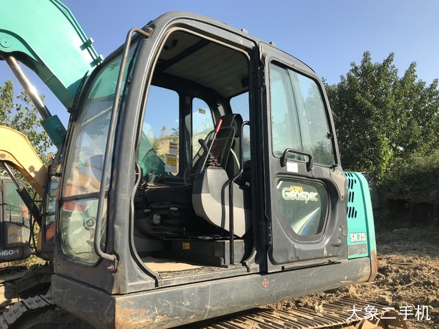神钢 SK75-8 挖掘机