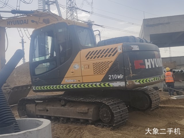 现代 R150LVS 挖掘机