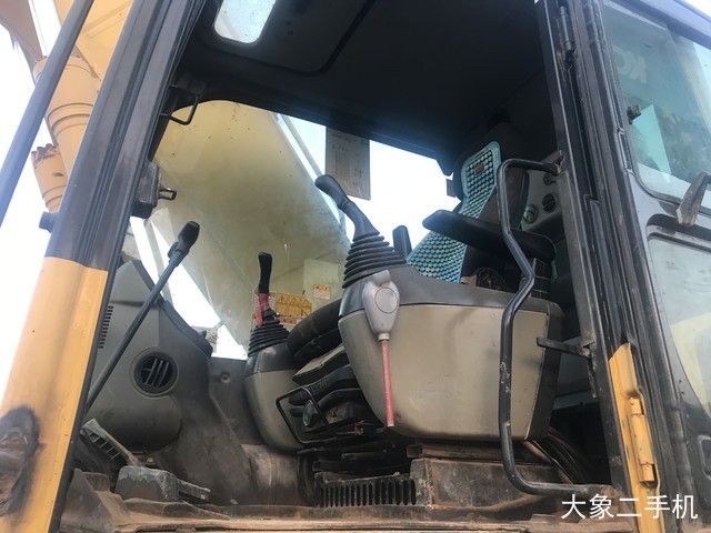 小松 PC240LC-8 挖掘机