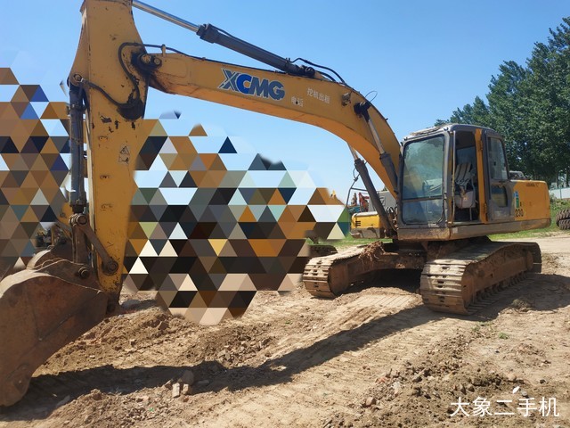 徐工 XE215C 挖掘机