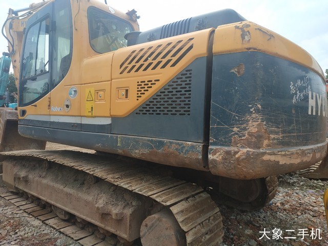 现代 R215-9 挖掘机