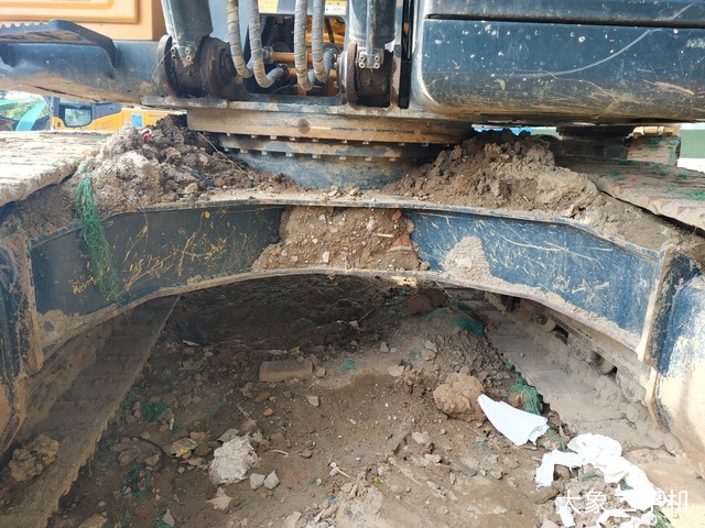 现代 R215LVS 挖掘机