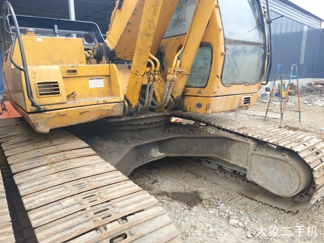 现代 R220-5 挖掘机