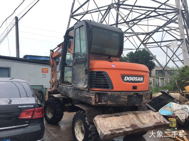 斗山 DX60W 挖掘机