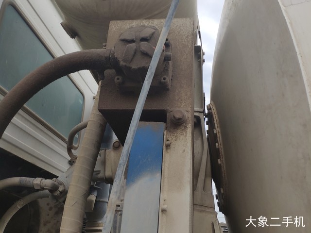 利勃海尔 HTM1204L重汽豪沃 搅拌运输车