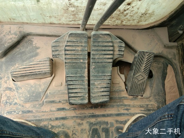 小松 PC240LC-8M0 挖掘机