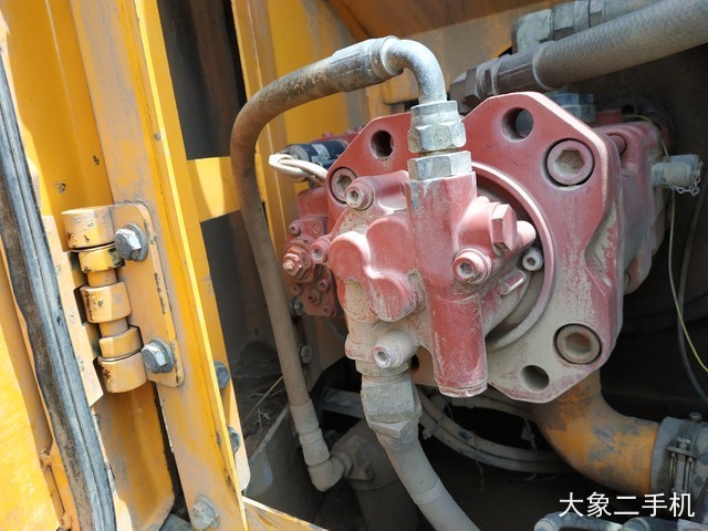 现代 R110-7 挖掘机