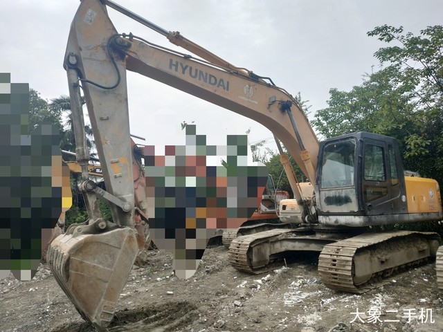 现代 R225LC-7 挖掘机