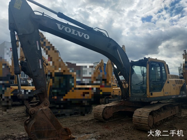 沃尔沃 EC210B 挖掘机
