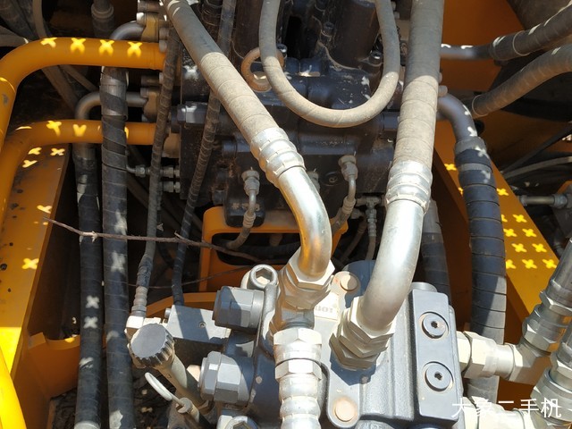 龙工 LG6225E 挖掘机