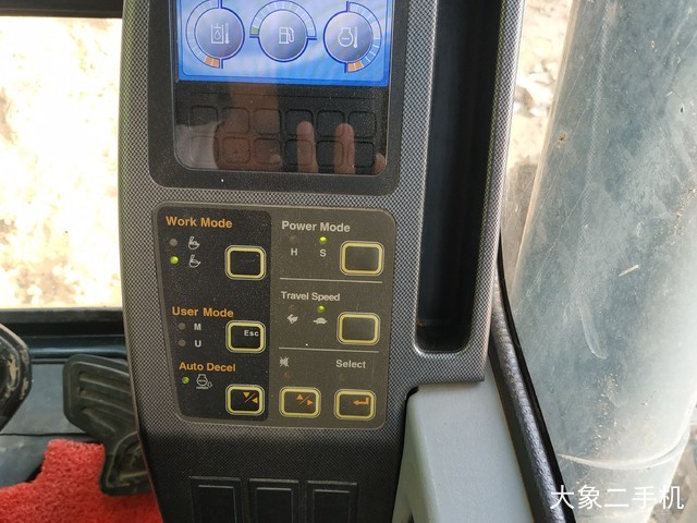 现代 R215LVS 挖掘机