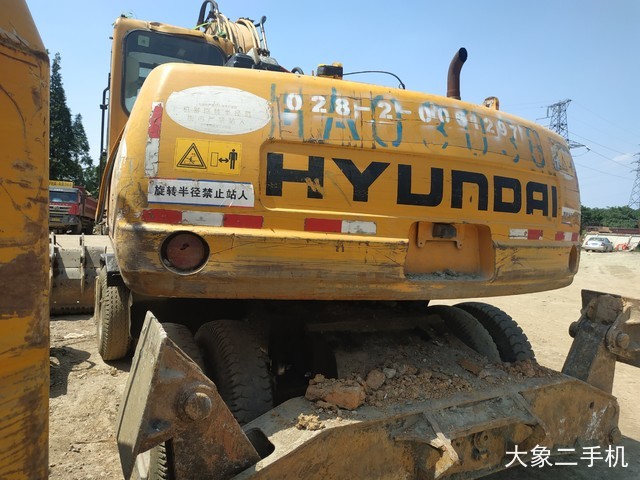 现代 R220-5 挖掘机