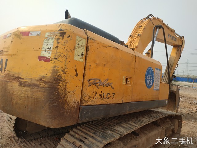 现代 R215-7 挖掘机