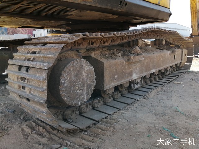 雷沃重工 FR220E 挖掘机