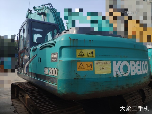 神钢 SK200-8 挖掘机