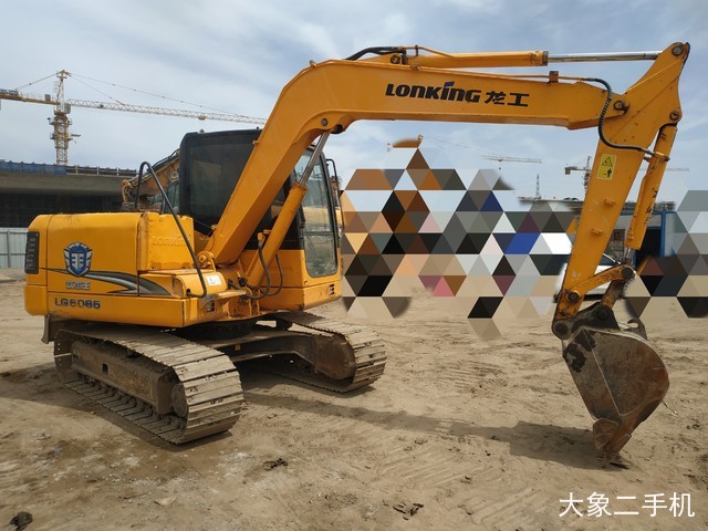 龙工 LG6075 挖掘机