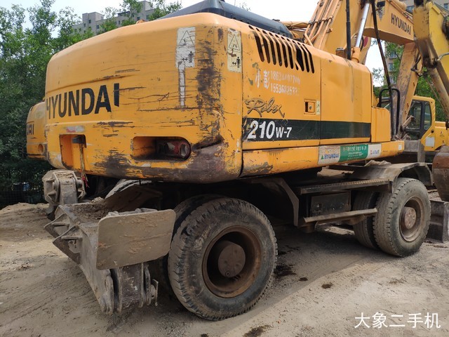 现代 R210W-7 挖掘机