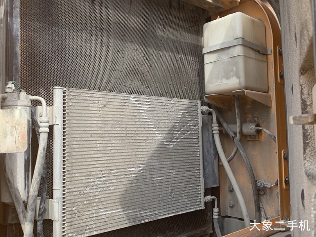 现代 R215-7 挖掘机