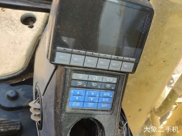小松 PC220-8 挖掘机