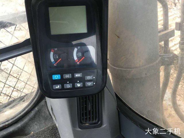 神钢 SK270D-8 挖掘机