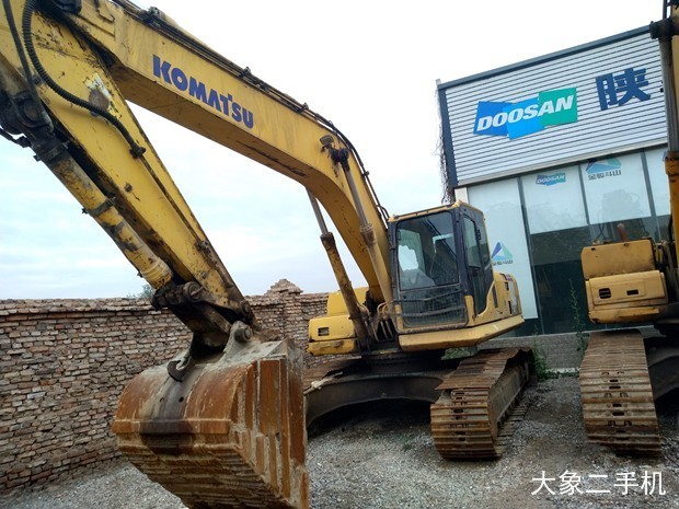 小松 PC240LC-8 挖掘机