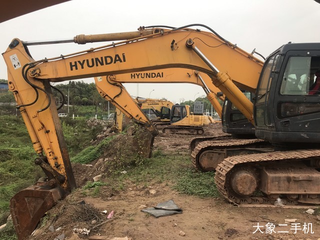 现代 R335LC-7 挖掘机