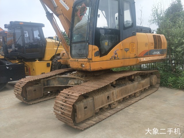 雷沃重工 FR240-7 挖掘机