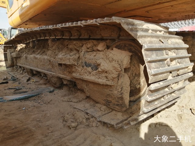 龙工 LG6220D 挖掘机