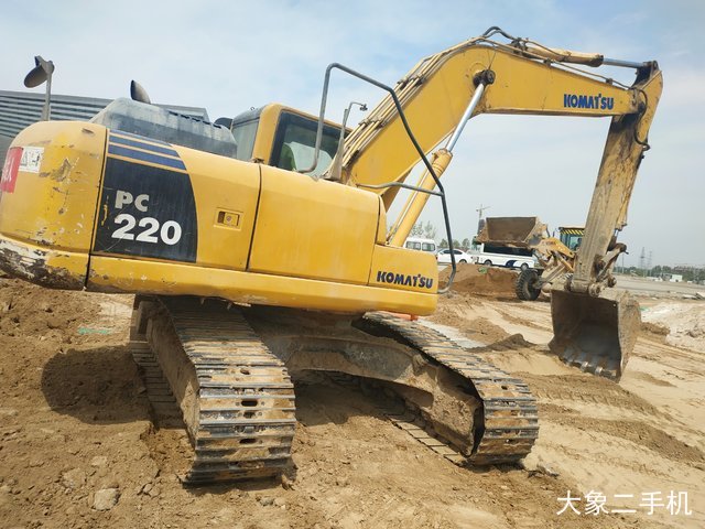 小松 PC220-8 挖掘机