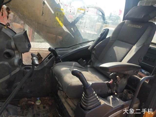 现代 R225LC-9 挖掘机