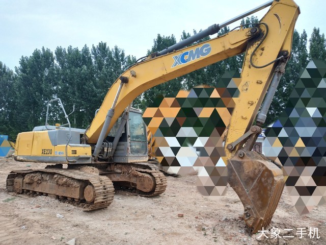 徐工 XE215C 挖掘机