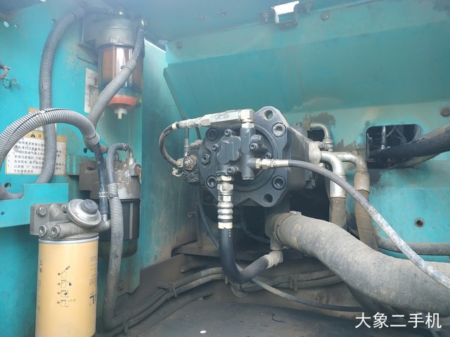 神钢 SK270D-8 挖掘机