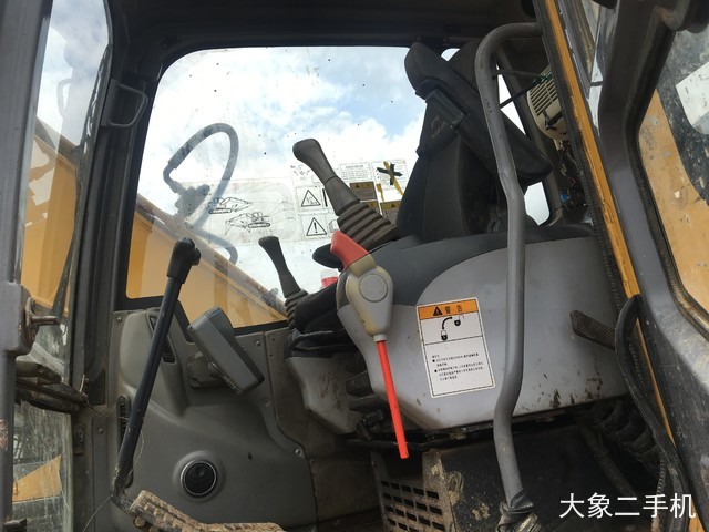 徐工 XE135B 挖掘机