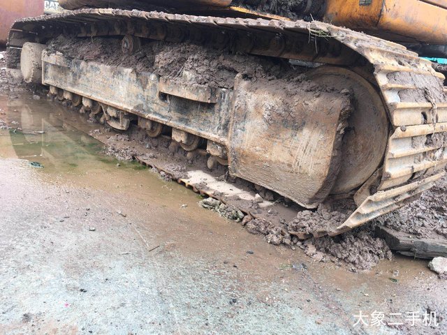 现代 R150LC-7 挖掘机