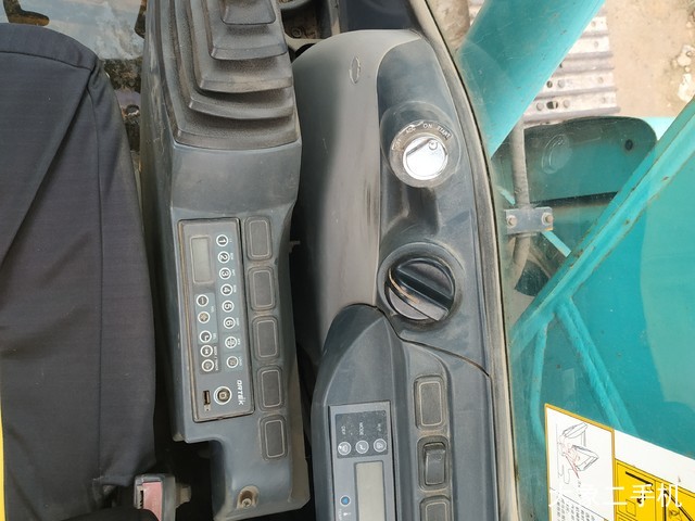 神钢 SK75-8 挖掘机