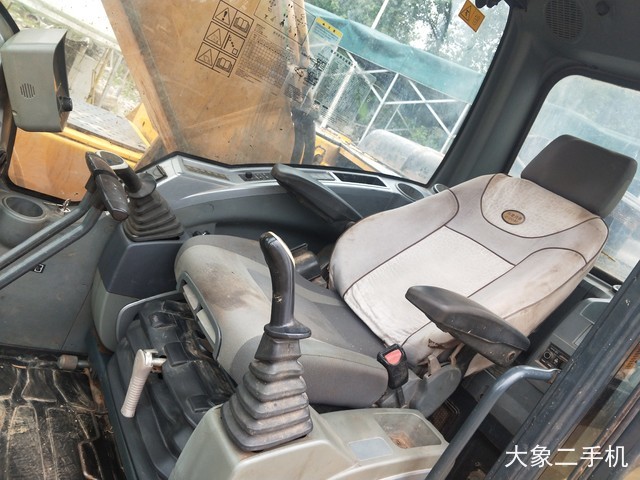 现代 R215-9 挖掘机