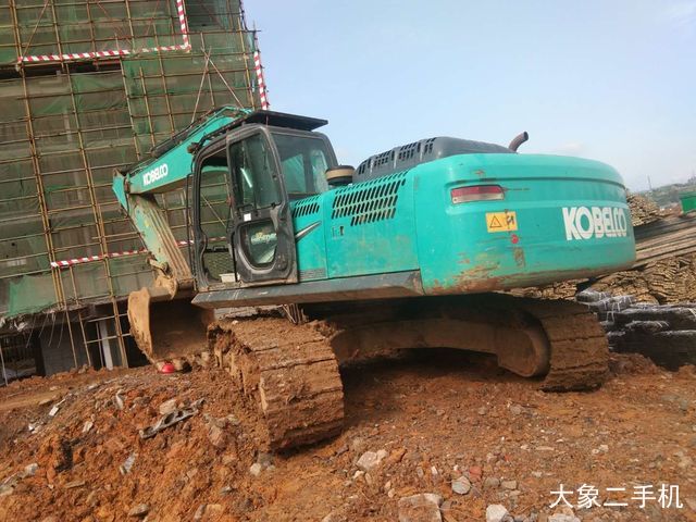 神钢 SK270D-8 挖掘机